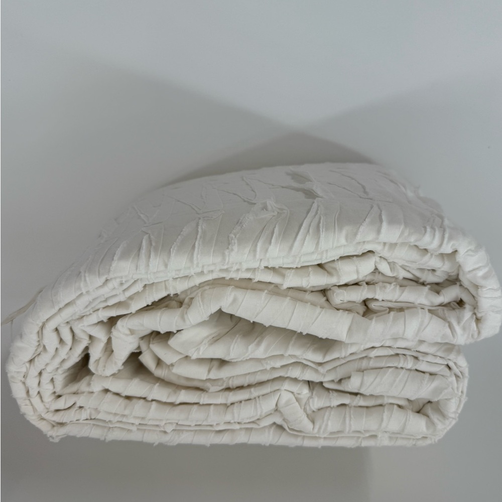 NWT Anthropologie Ruffled Collection White Full Size ( 86" X 90" ) Duvet Cover - Picture 6 of 6